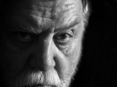 黑白相间的白种人肖像,留着胡子和胡子照片