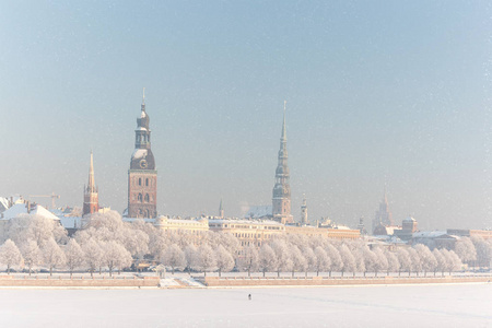 拉脱维亚的首都是雪中的里加市
