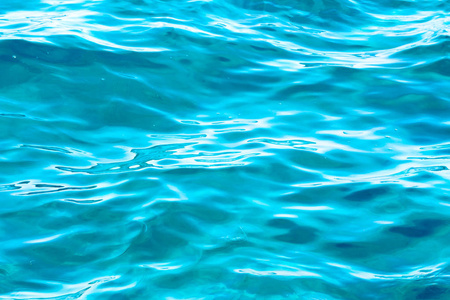 海底风景深蓝的海水，海水线分裂的天际线潜水员发现大海