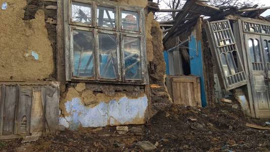一座倒塌的老房子，史诗，乌克兰
