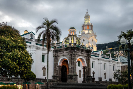 厄瓜多尔大都会广场和大教堂