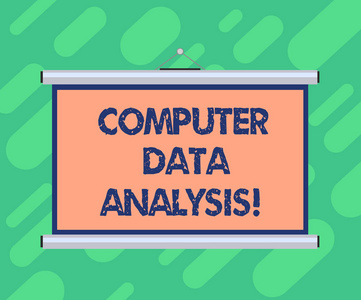 显示计算机数据分析的概念手写。商业照片展示使用计算机, 以协助定性数据分析便携式墙体投影屏幕会议演示