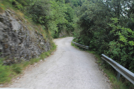 意大利北部乡村道路景观图片