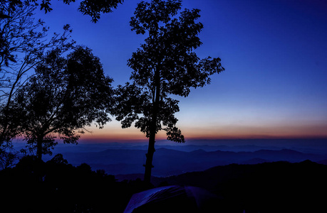 森林山风景傍晚非常美丽图片