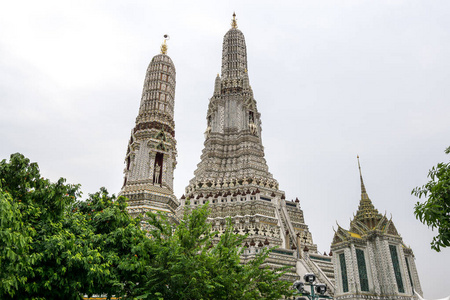 关闭WatArun主叉的视图。 WatArun或黎明寺是泰国曼谷著名的寺庙