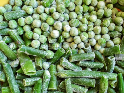 特写冷冻切青法豆哈里克特. 蔬菜背景健康素食天然营养照片