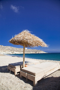 美丽的海滩在迈科诺斯希腊