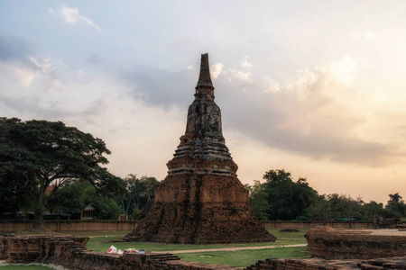 瓦查瓦塔亚拉姆切迪喜欢礼拜堂在日落时间。 泰国