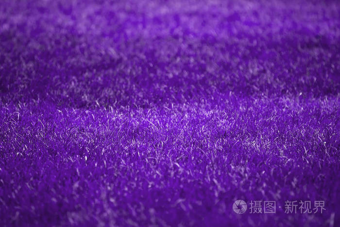 时尚的超紫罗兰背景由新鲜的春草制成.抽象紫色背景