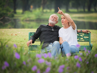 退休的女人图片