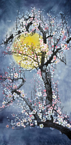 月亮背景上开花的苹果树