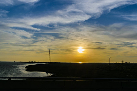 从汽车角度看乌拉圭场日落景观