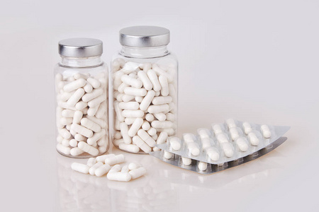 天然健康补充剂. 带胶囊的水泡. 医疗药物片剂照片