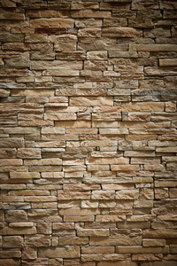 以石质米色表面砖为背景的墙体