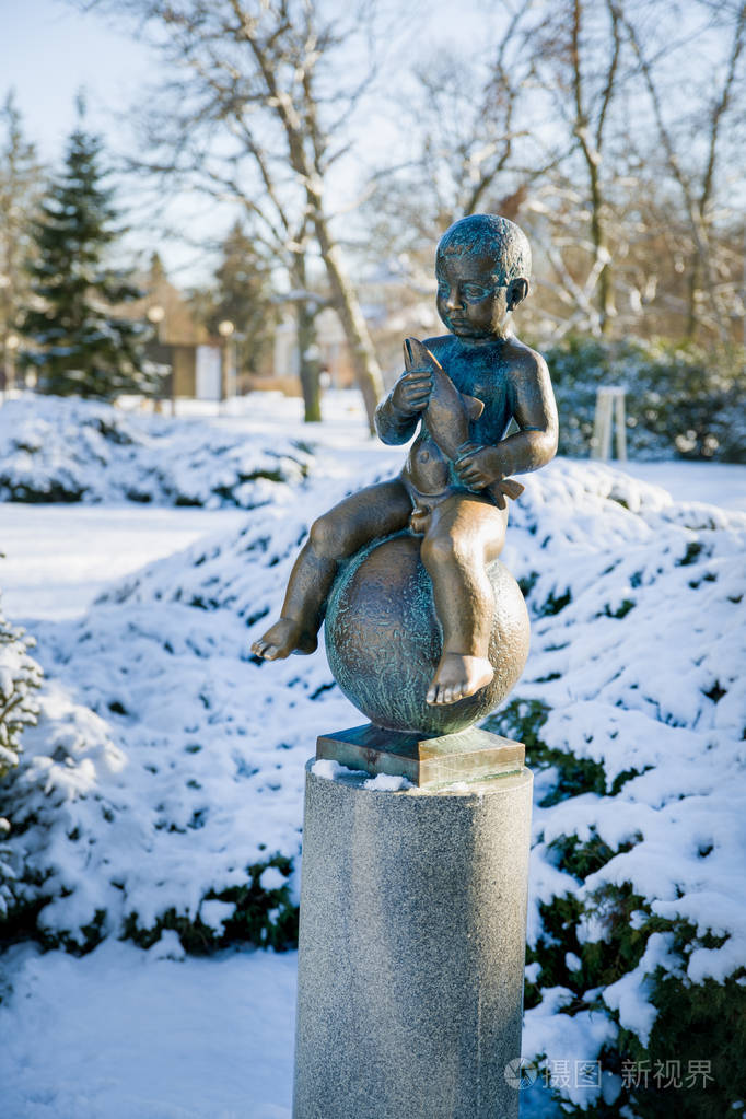 小男孩弗朗西斯(frantisek)的雕塑,小西波西米亚温泉镇弗兰蒂斯科维