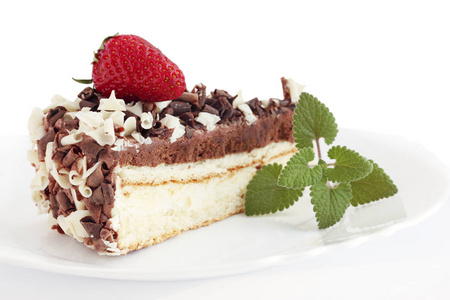 白色背景草莓巧克力蛋糕