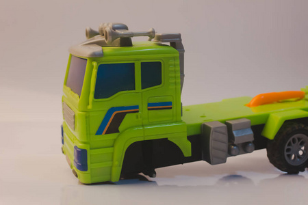 卡车破轮车玩具儿童卡车绿色接近白色背景