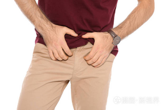 男人在白色背景特写上挠裆烦人的痒