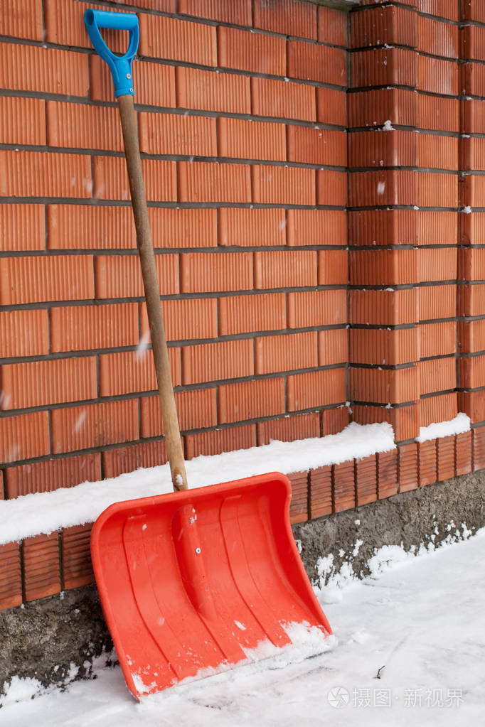 砖头上的雪图片图片