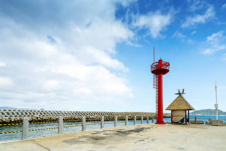 海滨景观长堤和瞭望塔。