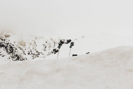 意大利，2013年3月24日滑雪胜地，美丽的多云景色