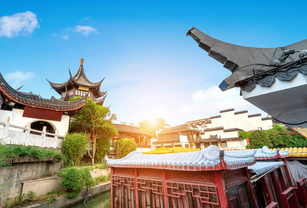 南京孔子庙景区和秦淮河。 人们正在拜访。 位于中国江苏省南京市。