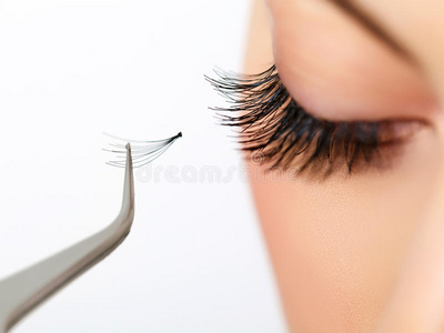 长眼的长睫毛的女人眼.睫毛延伸照片