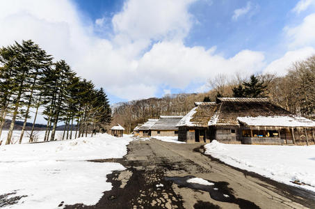 日本早晨的雪山