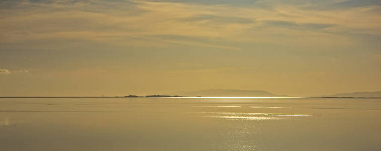 西班牙海边埃布罗三角洲日落全景
