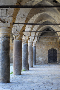 khan al umdan 的柱廊, 以色列阿克里的 caravanserai