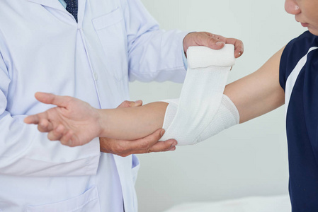 要用绷带包扎图片