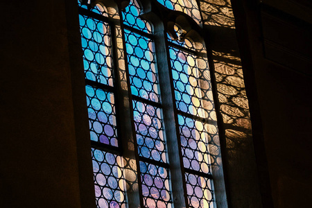 德国天主教会漂亮的窗户.光和影照片