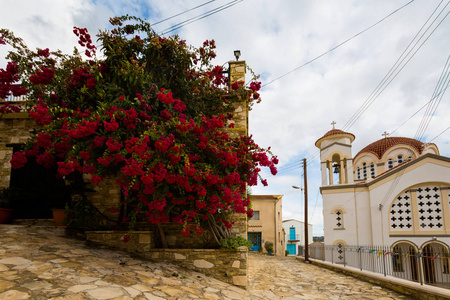 美丽的山村斯卡林努建筑..塞浦路斯岛的城市景观。