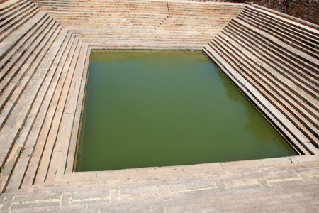 在曼迪亚地区卡纳塔克邦，印度，亚洲，清洁地维护在梅卢科特的阶梯池塘