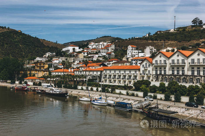 从葡萄牙的品豪村到杜罗谷和河流的景色