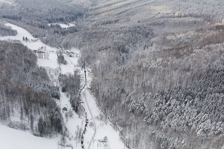 冬季山林景观鸟瞰图