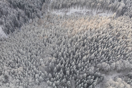 冬季山林景观鸟瞰图