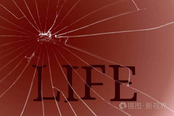 破碎的玻璃上的文字生活破碎的梦危险的情况近点