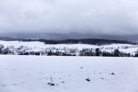 白雪皑皑的北波西米亚风景杰泽斯克山脉捷克共和国