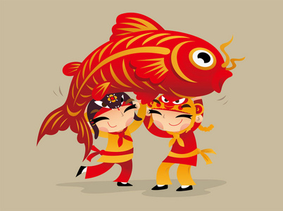 两个中国孩子背着大鲤鱼庆祝中国新年