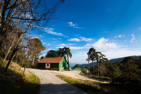 徒步旅行期间美丽的特洛伊多斯山。 塞浦路斯岛上的风景。