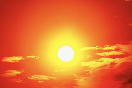 橘红的天空,红的太阳,阳光户外,夏日的自然景观,背面照片