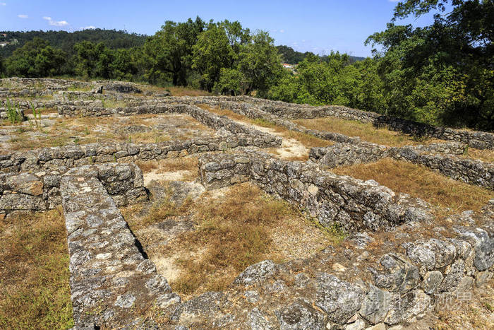 公元前9世纪建造的青铜时代聚落或切斯特也被称为蒙特帕德拉奥的卡斯特罗，活跃到中世纪晚期在葡萄牙桑托特索
