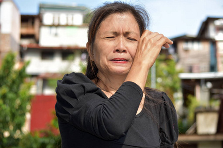 菲律宾女性高级哭泣