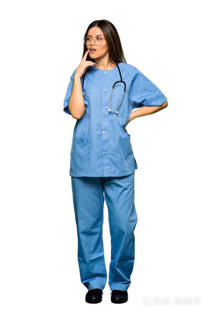 年轻护士的全身上下都有疑问