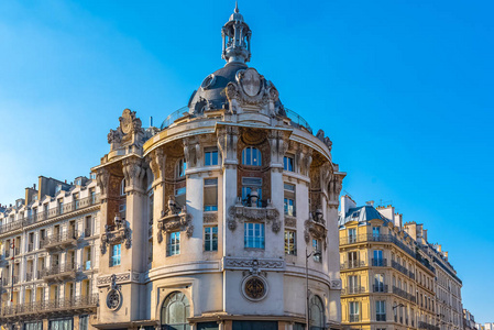 巴黎美丽的建筑，典型的巴黎立面在马莱大道的塞巴斯托波尔