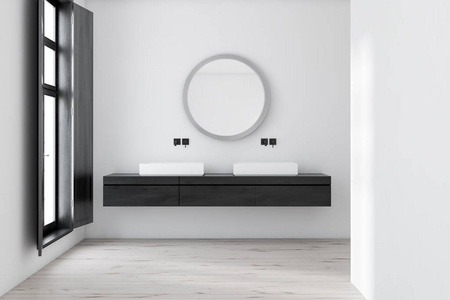 浴室内部有白色墙壁，木制地板，大窗户，百叶窗和双水槽，站在黑色的木制柜台上，上面有圆形的镜子。 3D渲染