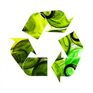 白色背景下分离的绿色玻璃瓶回收标志插图