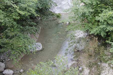 山间小河，鸟瞰