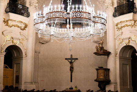 美丽装饰在欧洲教堂的内部